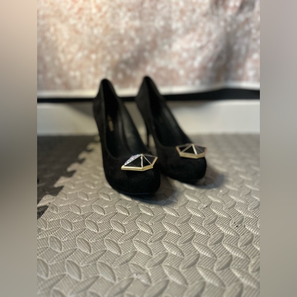 Pelle Moda Hexagon Plate Heels - Picture 3 of 6